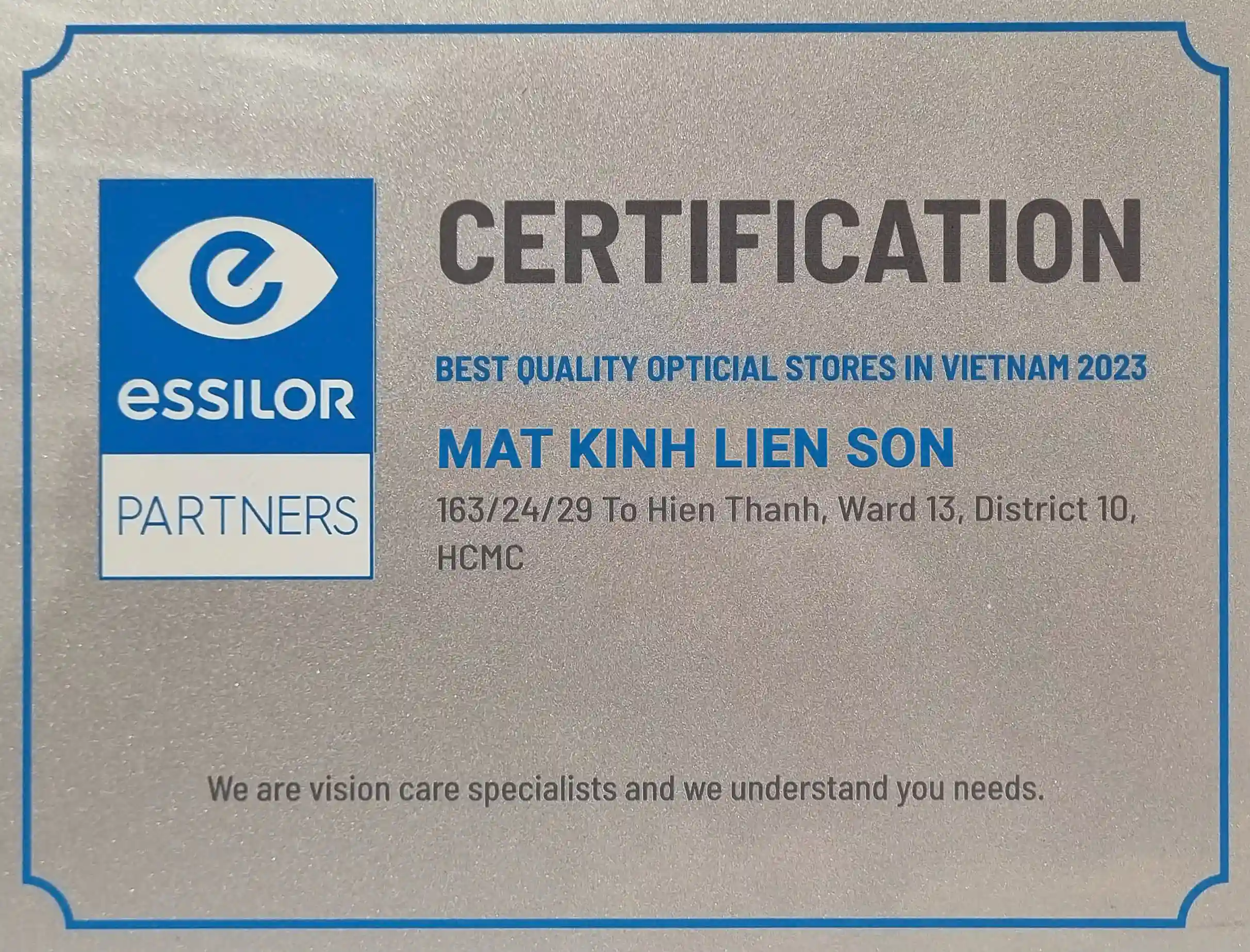 Giấy chứng nhận đối tác Essilor